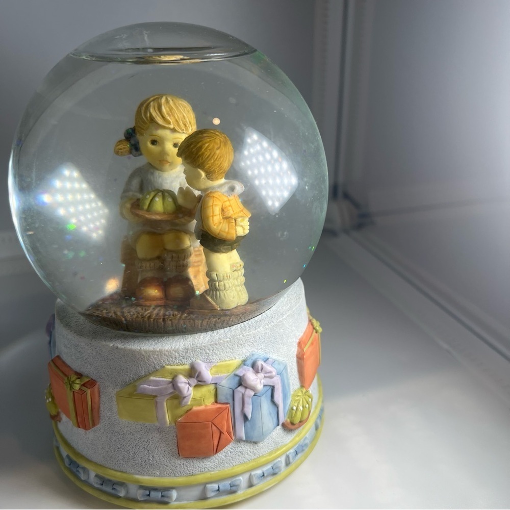 Berta Hummel "birthday treat" Goebel 1999 Snowglobe - Picture 2 of 9